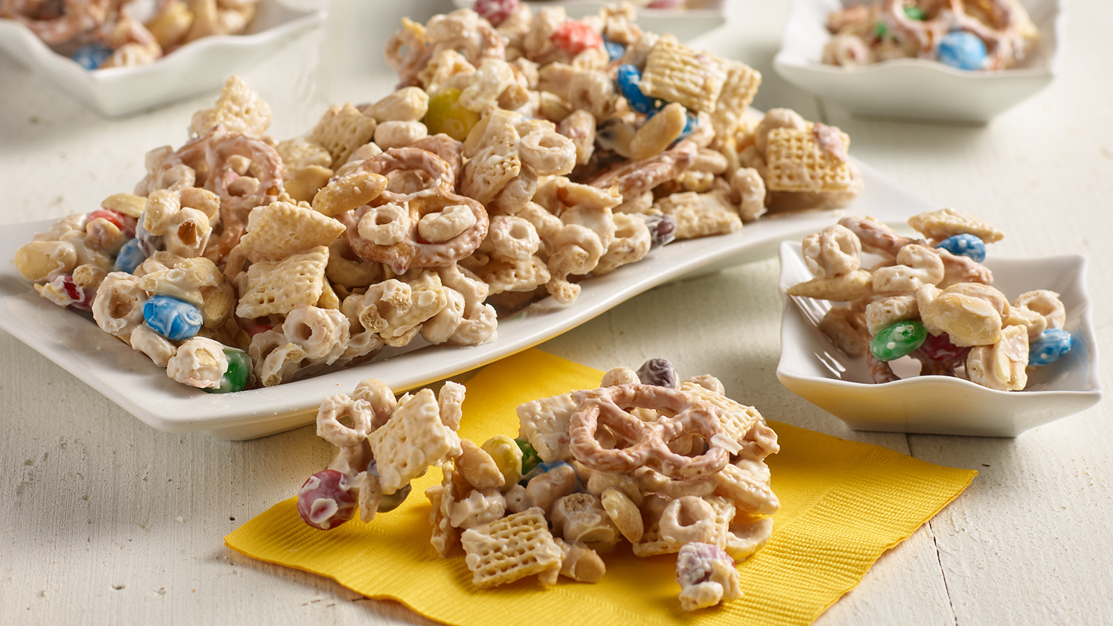 planters white chocolate party mix