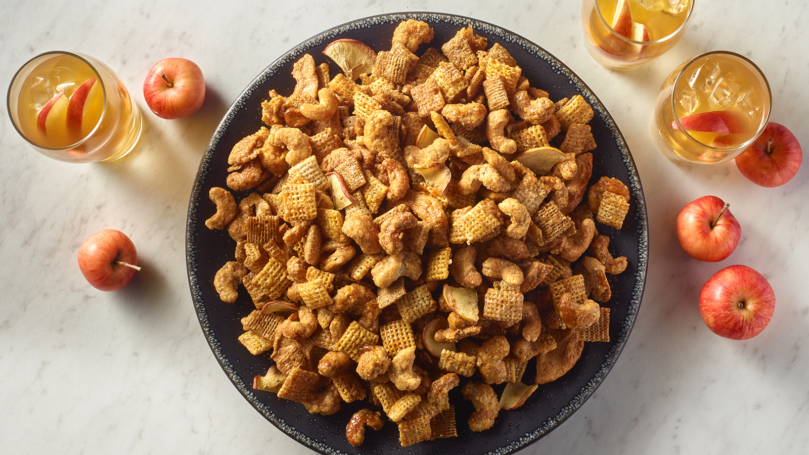 Bowl of apple cider doughnut cashew snack mix.