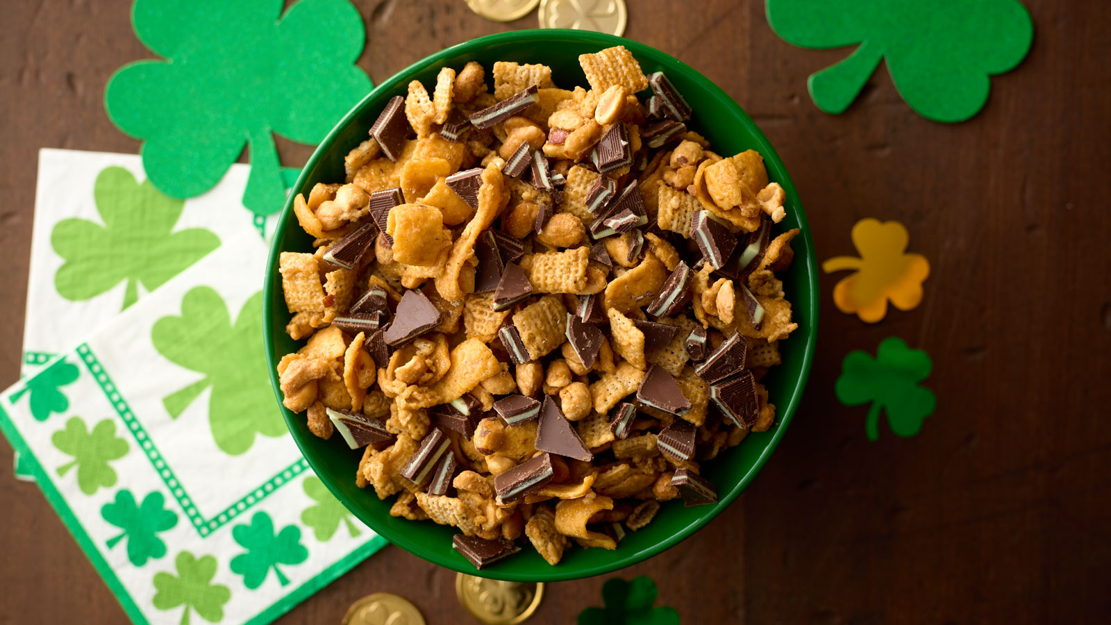 ST. PATRICK’S DAY SWEET AND SALTY SNACK MIX