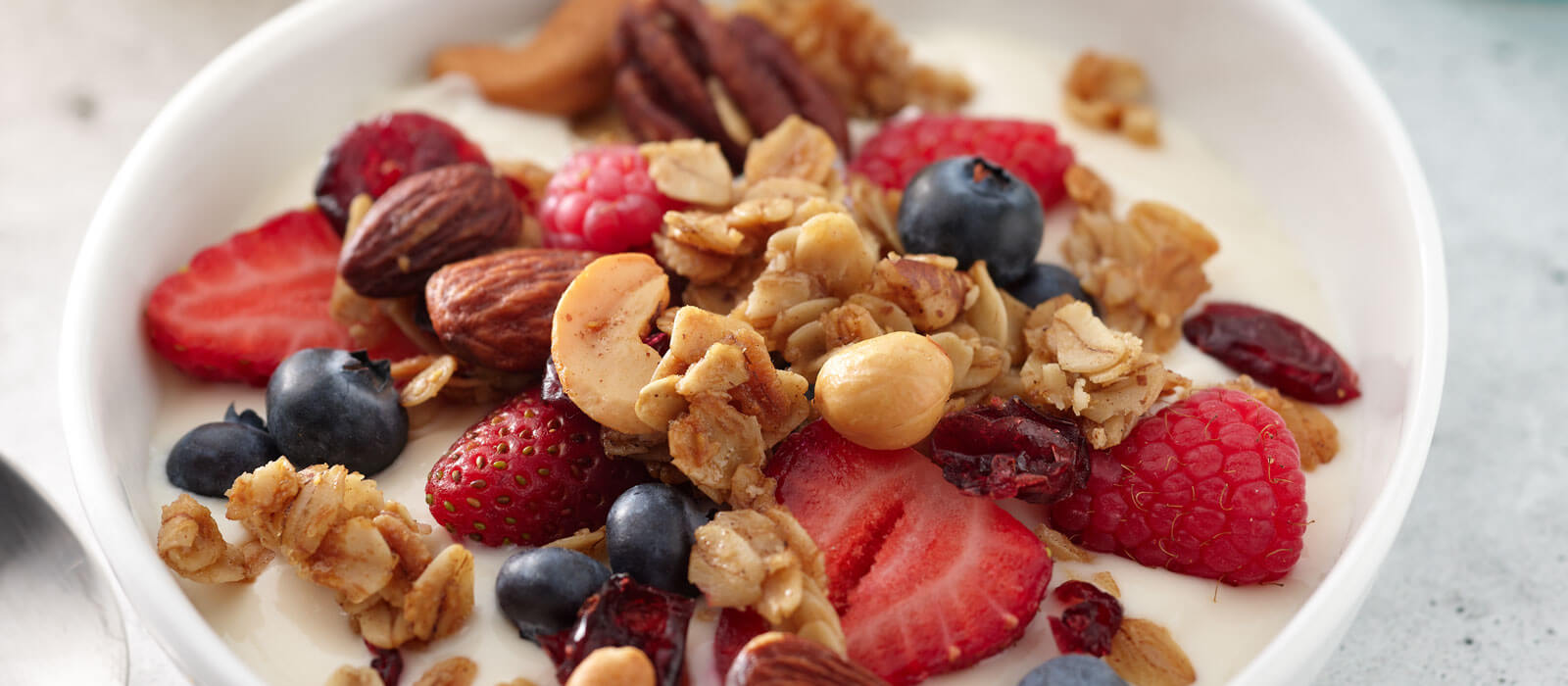 Fruity breakfast with salted mixed nuts